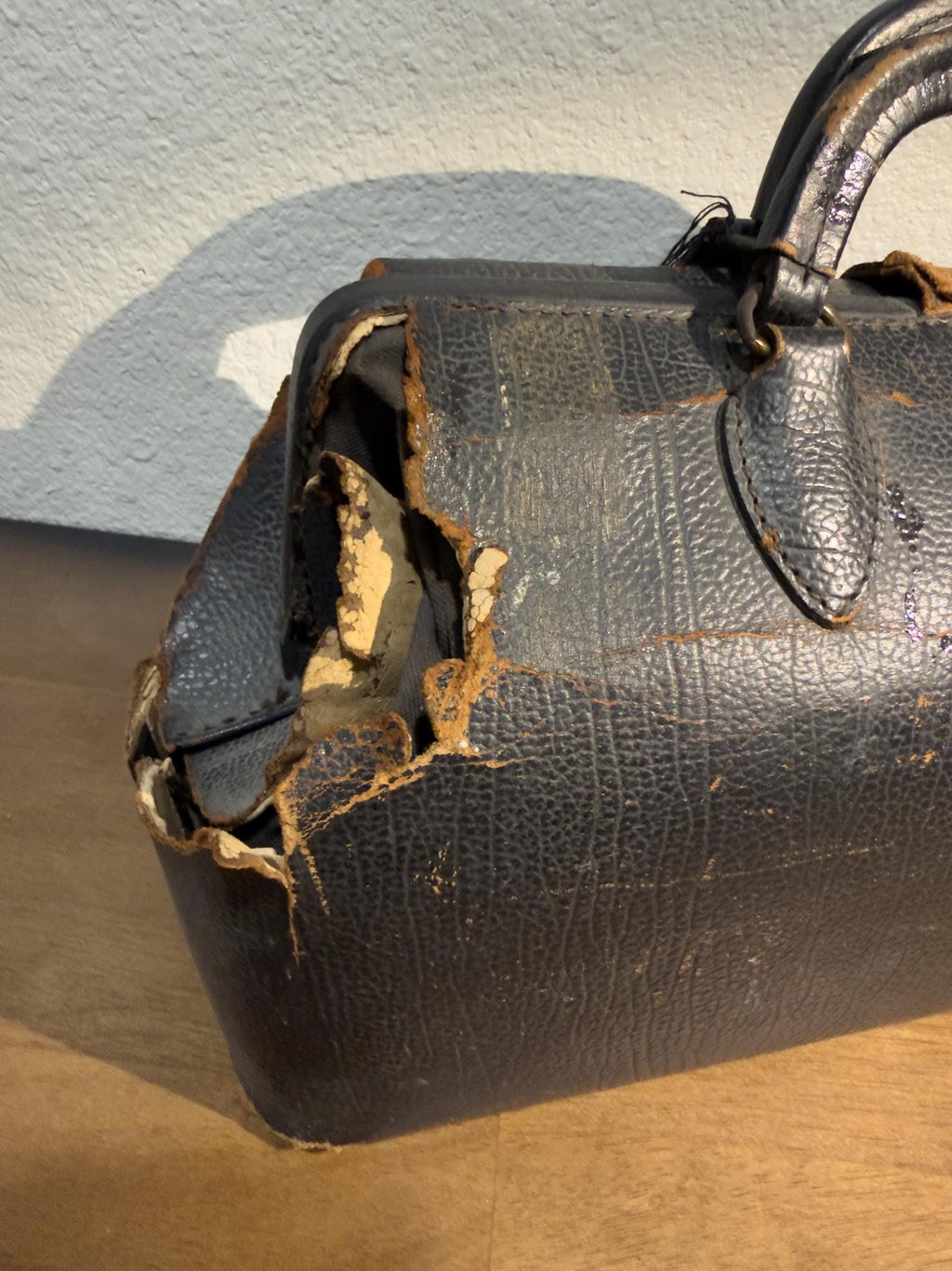 True Vintage Leather Dr. Bag from the early 1900's