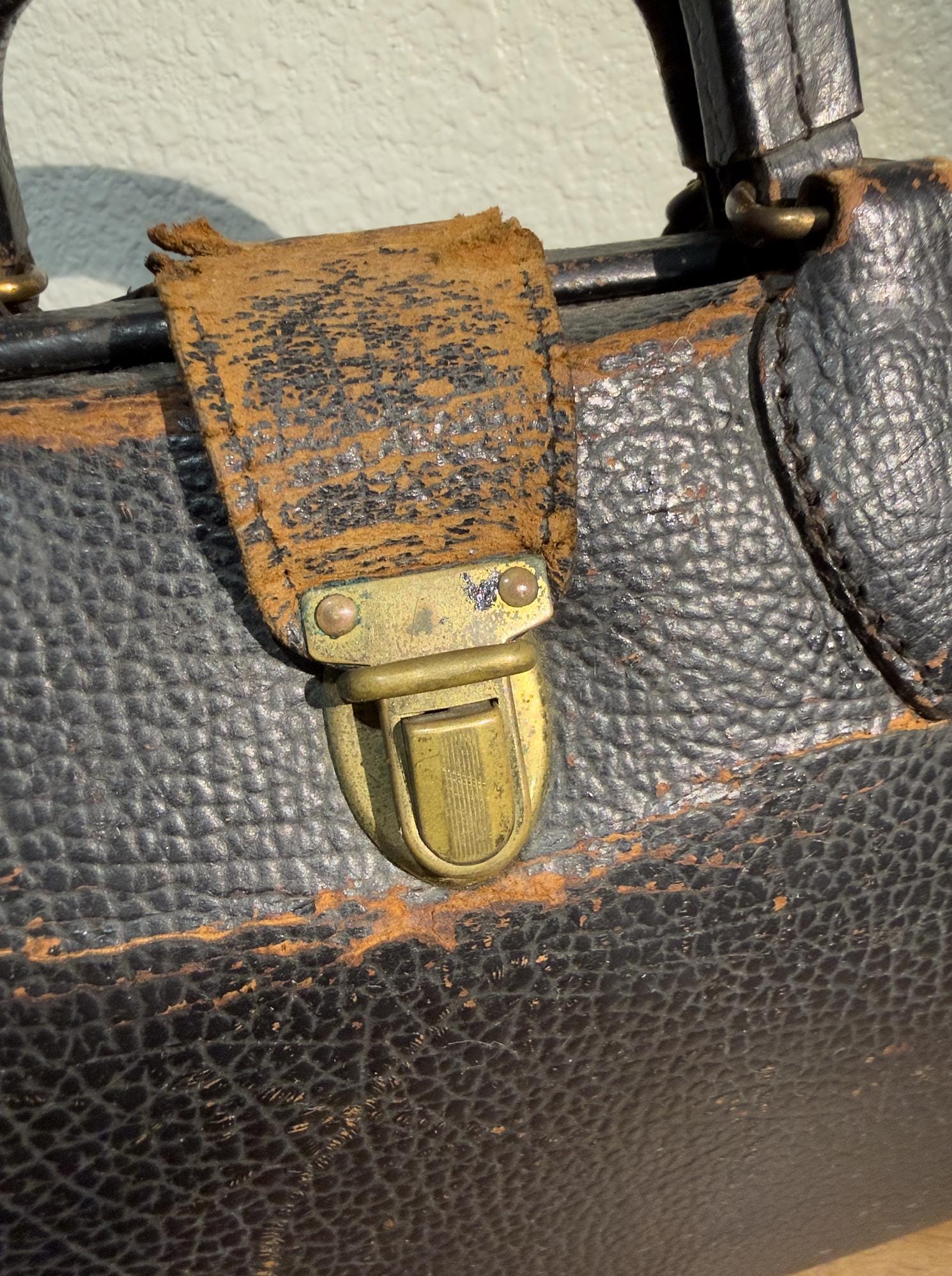 True Vintage Leather Dr. Bag from the early 1900's