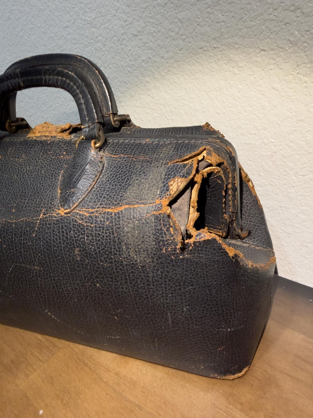 True Vintage Leather Dr. Bag from the early 1900's