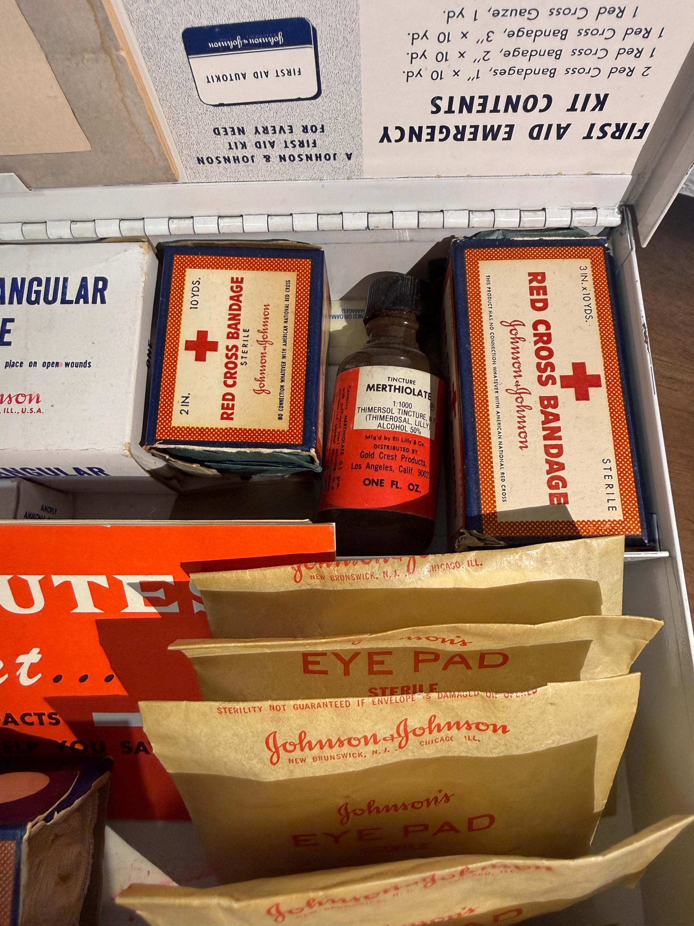 Vintage Johnson & Johnson First Aid kit 1967