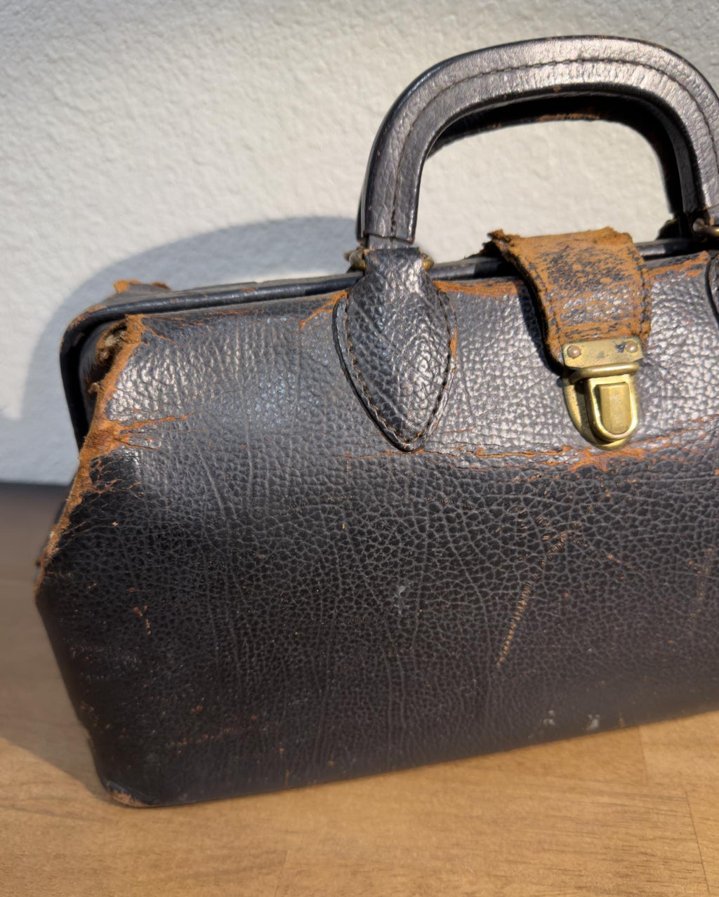 True Vintage Leather Dr. Bag from the early 1900's