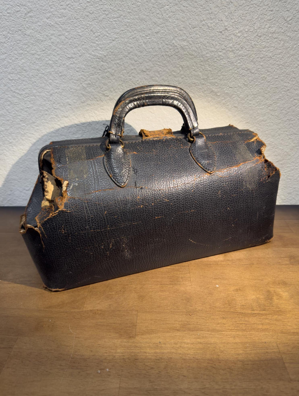 True Vintage Leather Dr. Bag from the early 1900's